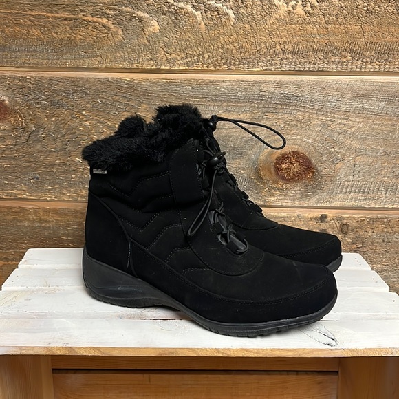 khombu wedge boots